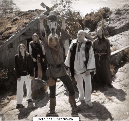 a fost fondata in 2003 in finlanda, insemnand clanul padurii, genul abordat de ei fiind folk metal.